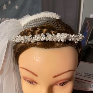 NEVER USED VAIL-CROWN For wedding dress